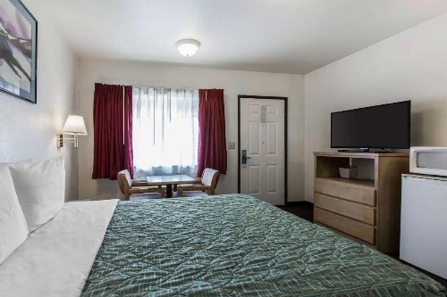 Rodeway Inn Beaumont - image 6