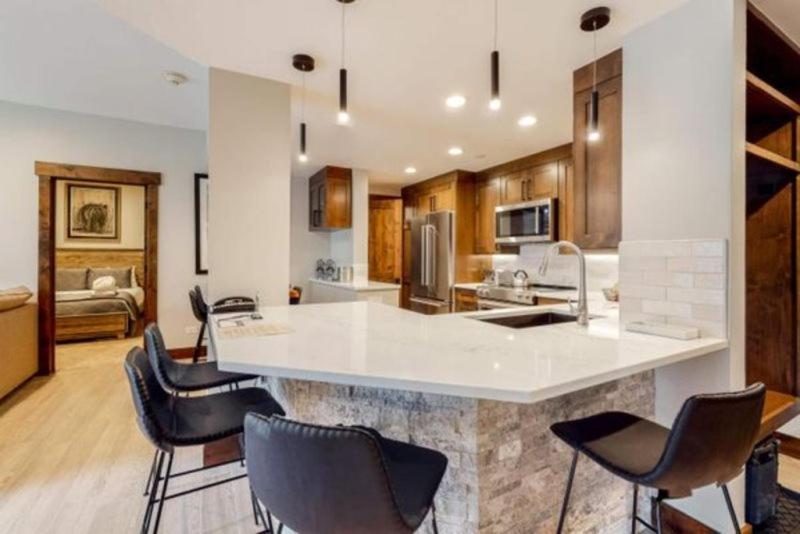 Beaver Creek 2 Bed Platinum Condo at the Charter Ski-in Ski-out - image 4