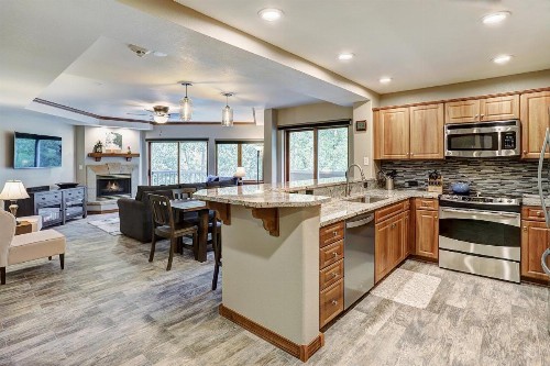 Luxurious 3 Bedroom Walk To Slopes & Beaver Creek Village Condo - image 5