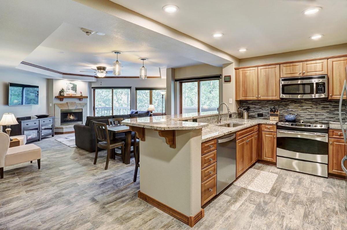 Luxurious 3 Bedroom Walk To Slopes & Beaver Creek Village Condo - image 5