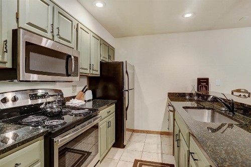 Newly Renovated 2 Bed 2 Bath Beaver Creek Condo Condo - image 10