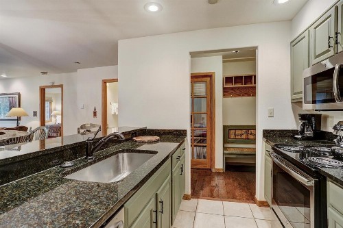 Newly Renovated 2 Bed 2 Bath Beaver Creek Condo Condo - image 12