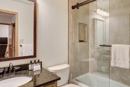 Newly Renovated 2 Bed 2 Bath Beaver Creek Condo Condo - image 16