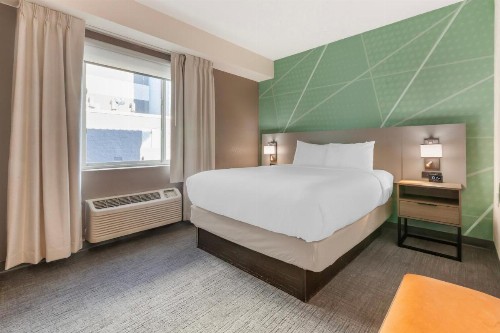 Rodeway Inn - image 10