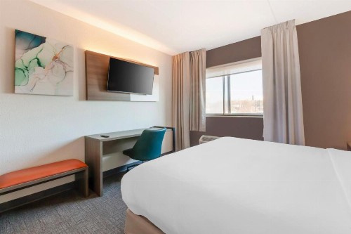 Rodeway Inn - image 12