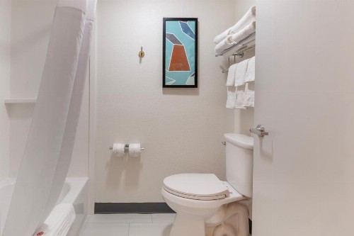 Rodeway Inn - image 27