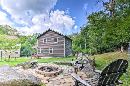 Beech Mountain Cabin with Fire Pit Xmas Decorated!