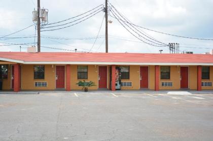 El Camino Motel - image 12