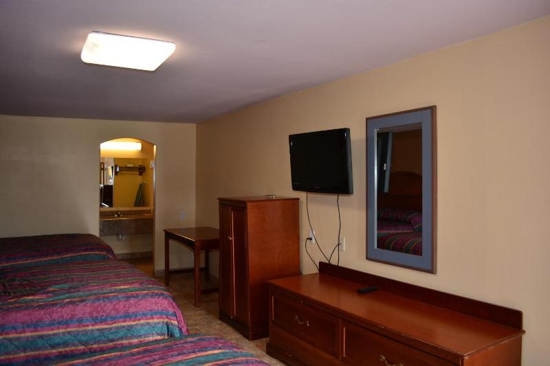 El Camino Motel - image 2