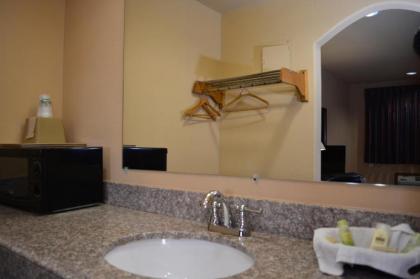 El Camino Motel - image 9