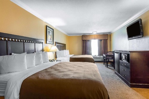 Quality Inn & Suites Bell Gardens-Los Angeles - image 13