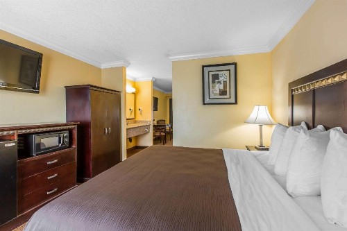 Quality Inn & Suites Bell Gardens-Los Angeles - image 24