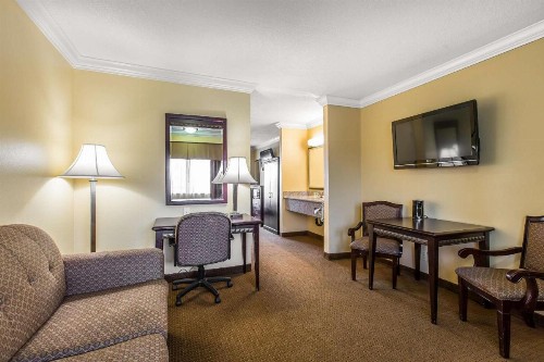Quality Inn & Suites Bell Gardens-Los Angeles - image 25
