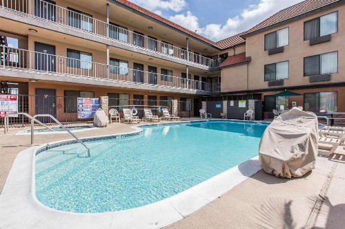 Quality Inn & Suites Bell Gardens-Los Angeles - image 28