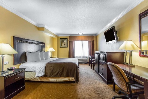Quality Inn & Suites Bell Gardens-Los Angeles - image 8