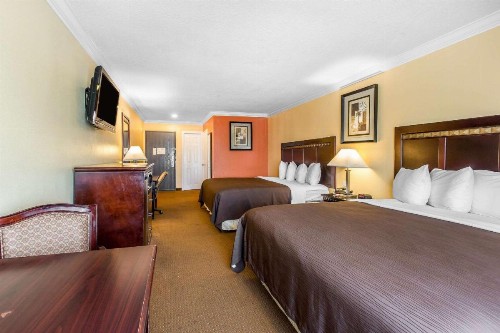 Quality Inn & Suites Bell Gardens-Los Angeles - image 9