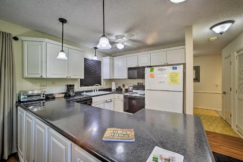 Golf Course Front Townhome Near Mtn Biking Trails! - image 10