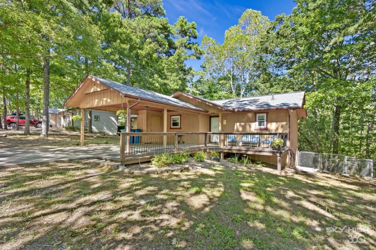 Wooded Quiet Cottage Very close to the Back 40 - main image
