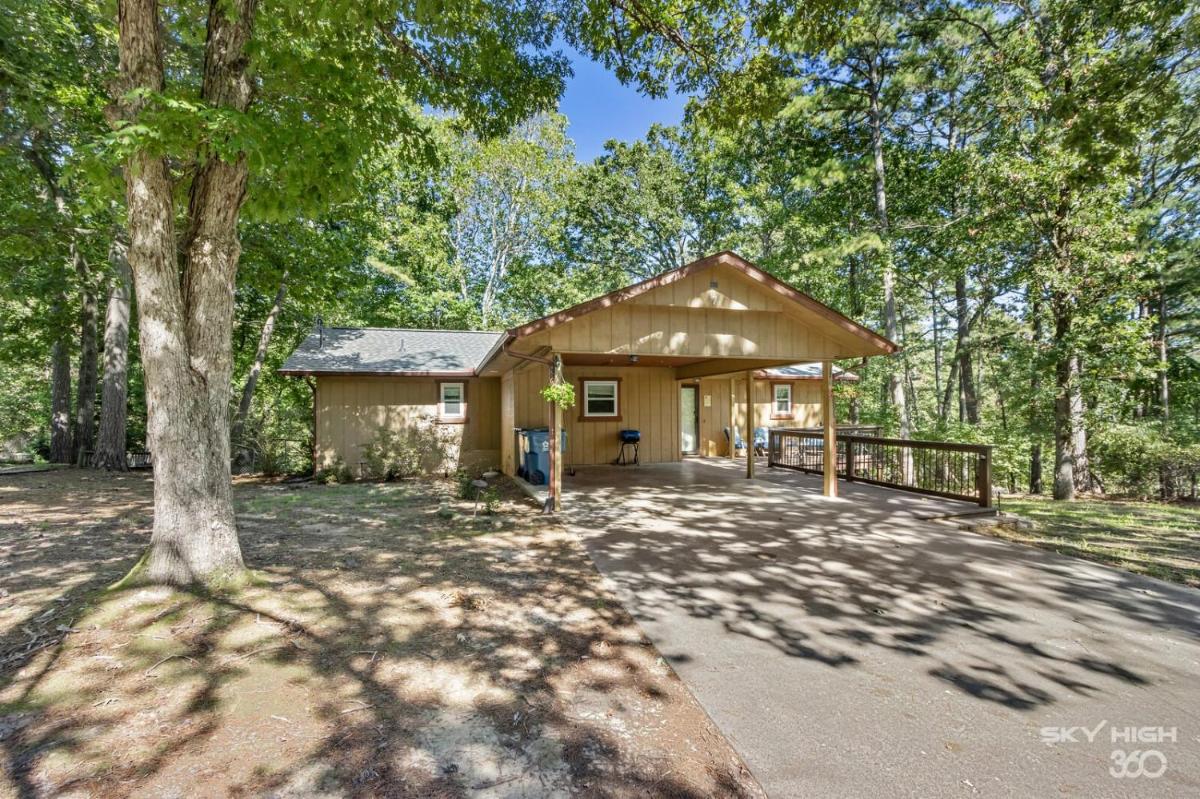 Wooded Quiet Cottage Very close to the Back 40 - image 2