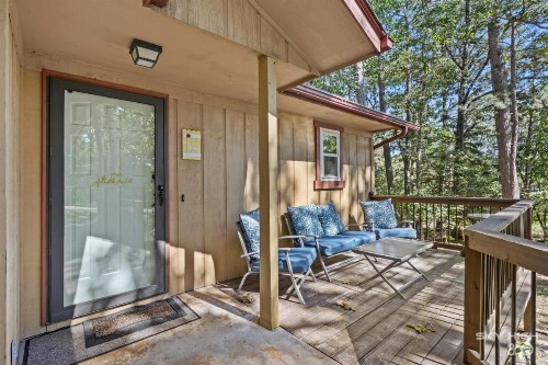 Wooded Quiet Cottage Very close to the Back 40 - image 3