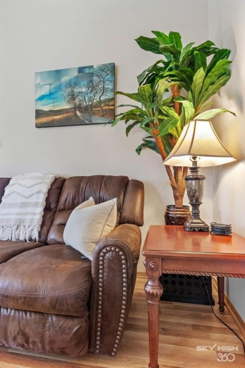 Cozy Quiet Retreat In The Woods - image 11