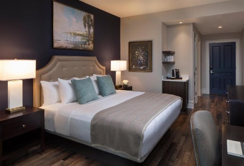 Belleview Inn - image 20