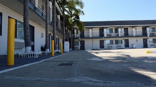 Value Inn Bellflower - image 10