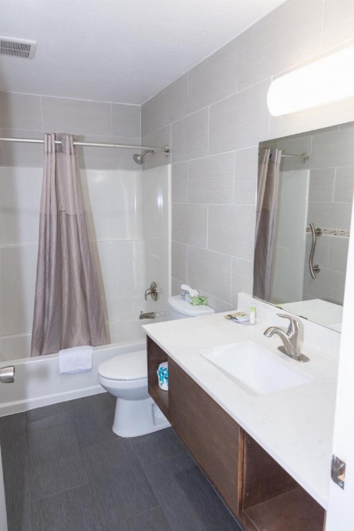 Value Inn Bellflower - image 11