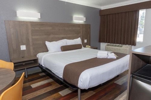 Value Inn Bellflower - image 13