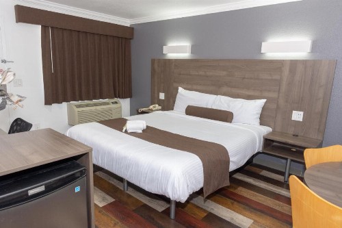 Value Inn Bellflower - image 14