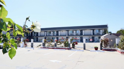 Value Inn Bellflower - image 18