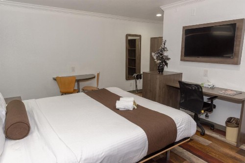 Value Inn Bellflower - image 20