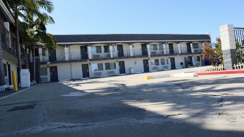 Value Inn Bellflower - image 25