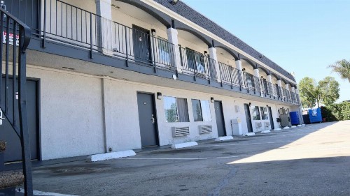 Value Inn Bellflower - image 32
