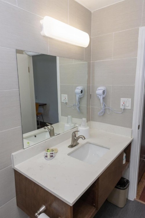Value Inn Bellflower - image 33