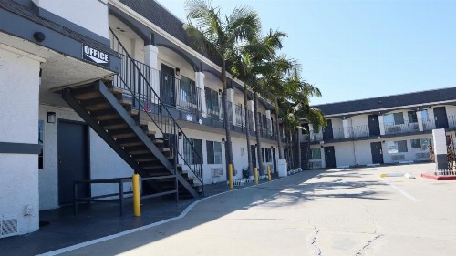 Value Inn Bellflower - image 6