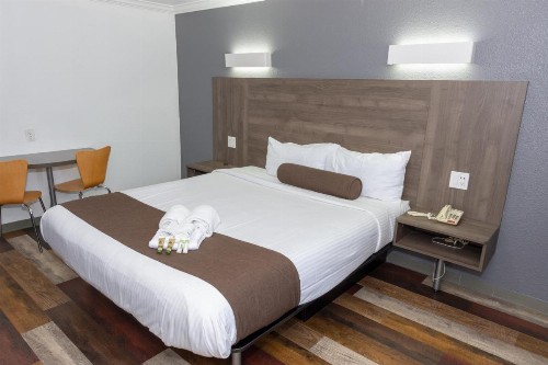 Value Inn Bellflower - image 8