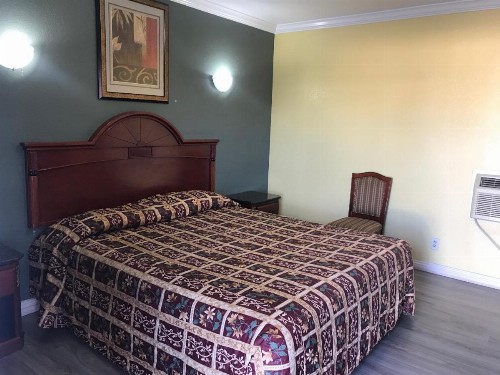 Colony Inn Motel - image 2