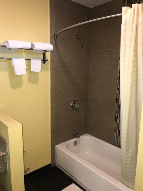Colony Inn Motel - image 7