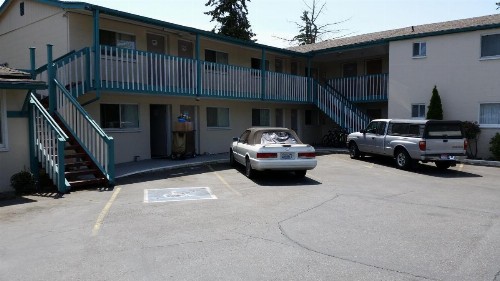 Shamrock Motel - image 2