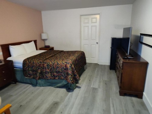 Shamrock Motel - image 5