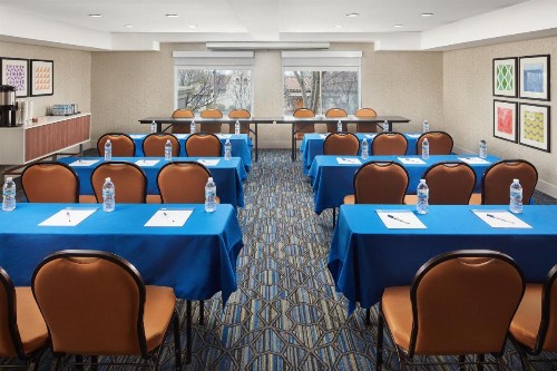Holiday Inn Express Hotel & Suites Belmont an IHG Hotel - image 21