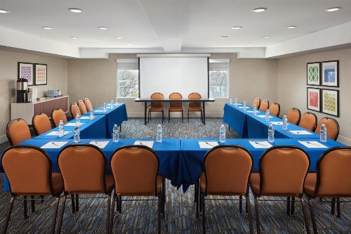 Holiday Inn Express Hotel & Suites Belmont an IHG Hotel - image 23