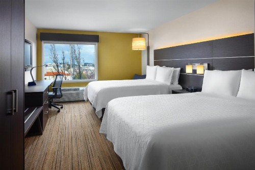 Holiday Inn Express Hotel & Suites Belmont an IHG Hotel - image 26