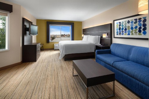 Holiday Inn Express Hotel & Suites Belmont an IHG Hotel - image 3