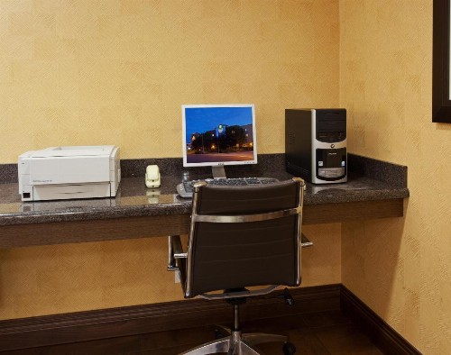 Holiday Inn Express Hotel & Suites Belmont an IHG Hotel - image 32