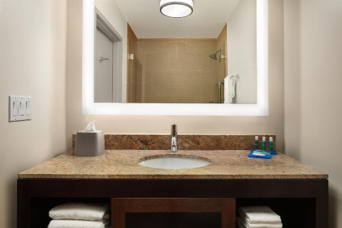 Holiday Inn Express Hotel & Suites Belmont an IHG Hotel - image 5