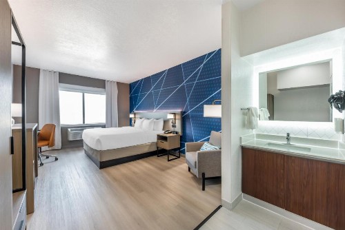 Expo Inn and Suites - image 21