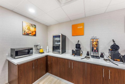 Expo Inn and Suites - image 3