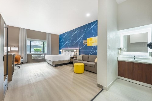 Expo Inn and Suites - image 6